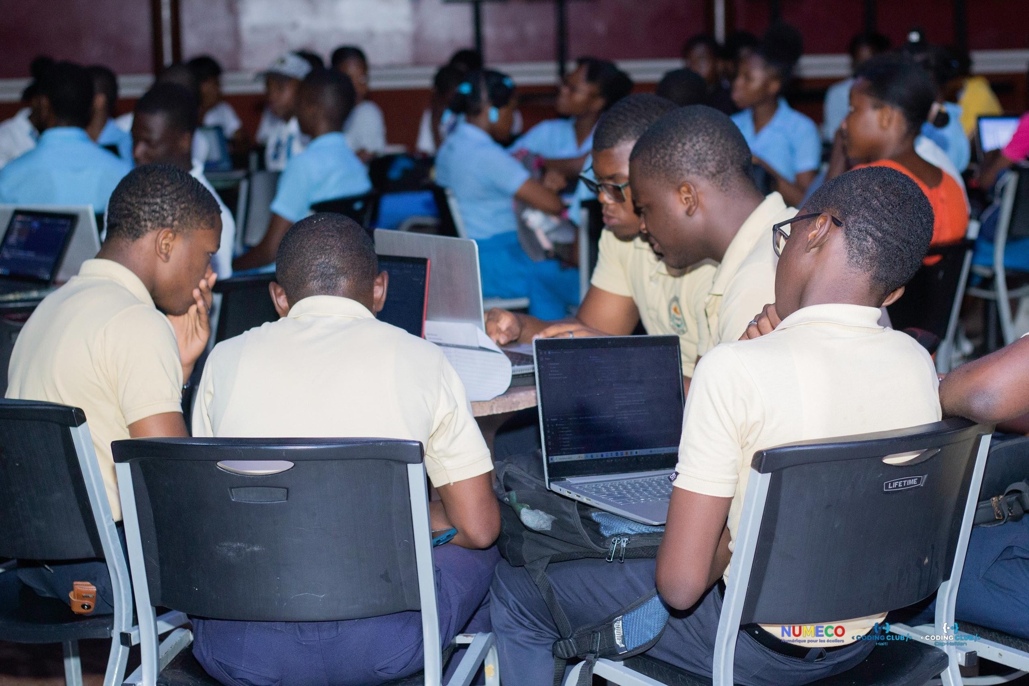 Cabo Haitiano: 70 escolares aprenden programación gracias al Coding Club Haití