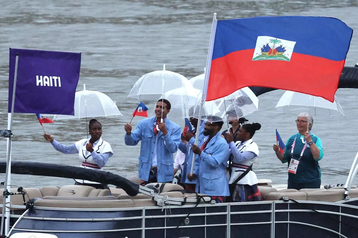 Haití enciende los Juegos Olímpicos de 2024 con sus deslumbrantes atuendos Haití enciende los Juegos Olímpicos de 2024 con sus deslumbrantes atuendos