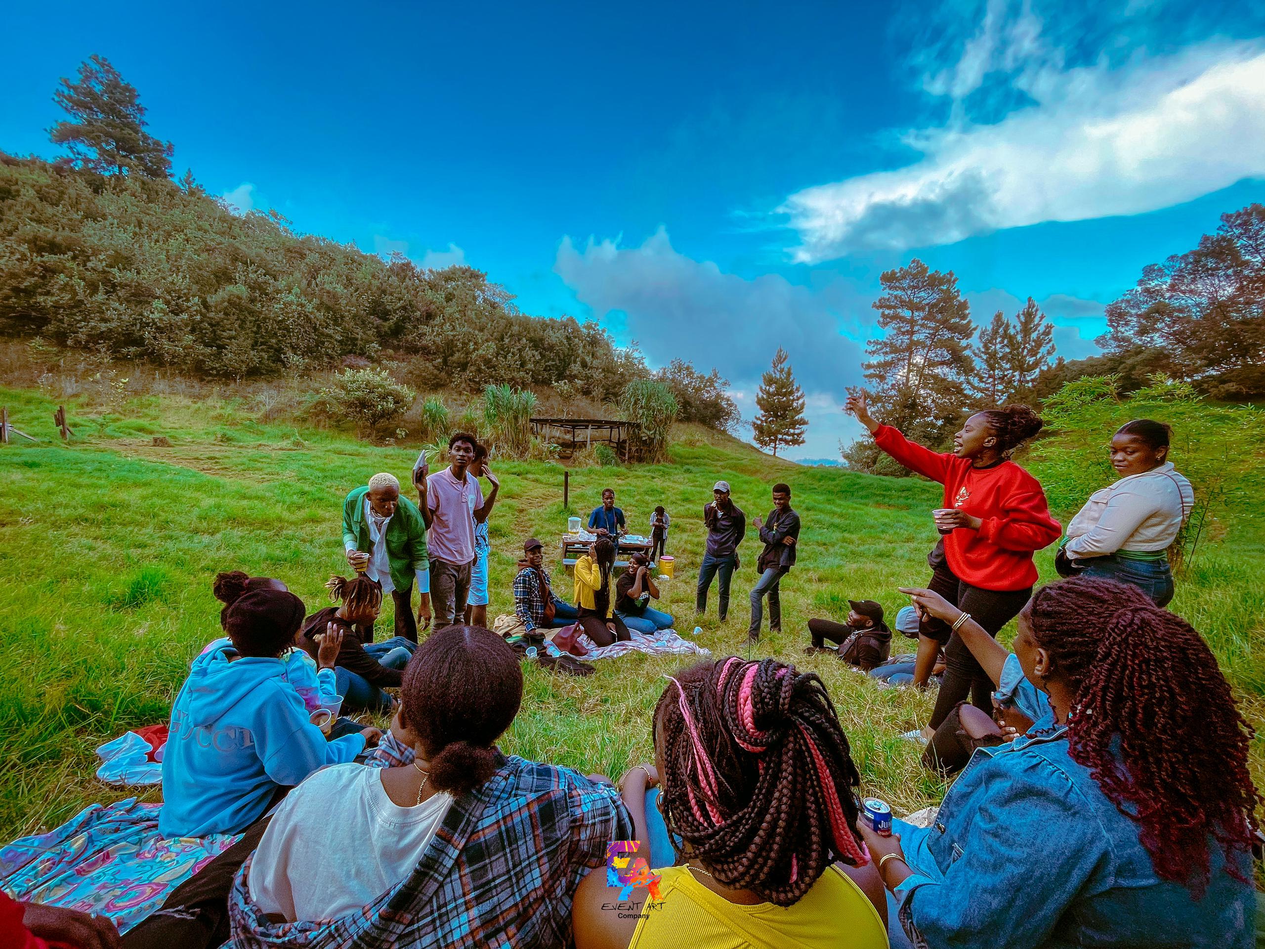 Día sin teléfono: una señal de que los jóvenes buscan conexión con la naturaleza