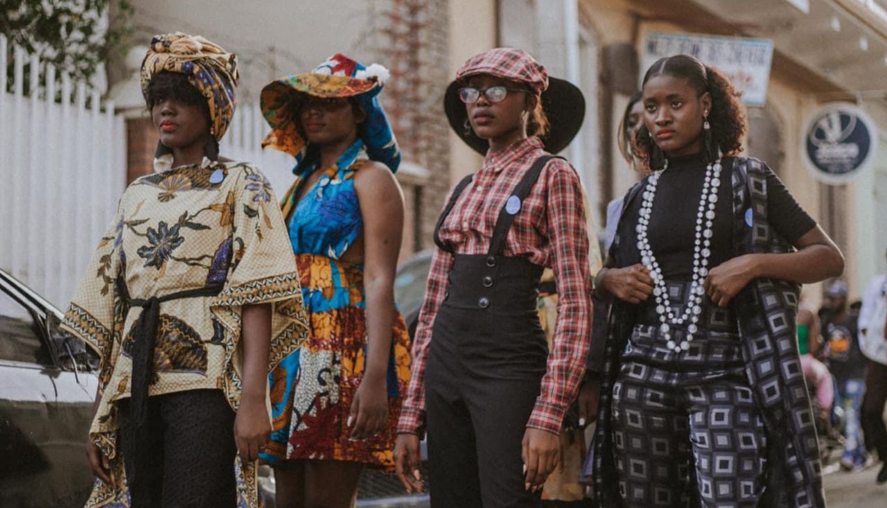 El desfile de los años 50 en Cabo Haitiano para un aniversario histórico