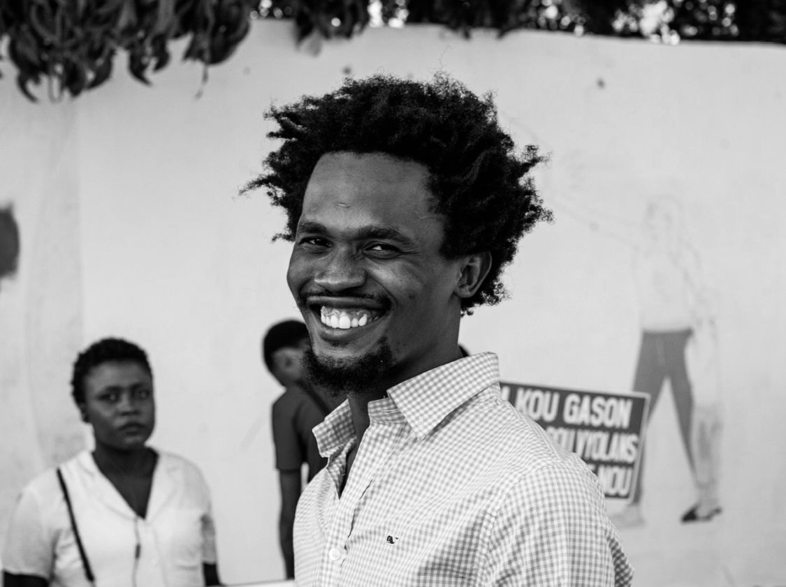 Las ediciones Julien Hilaire lanzan  La hora de la poesía 