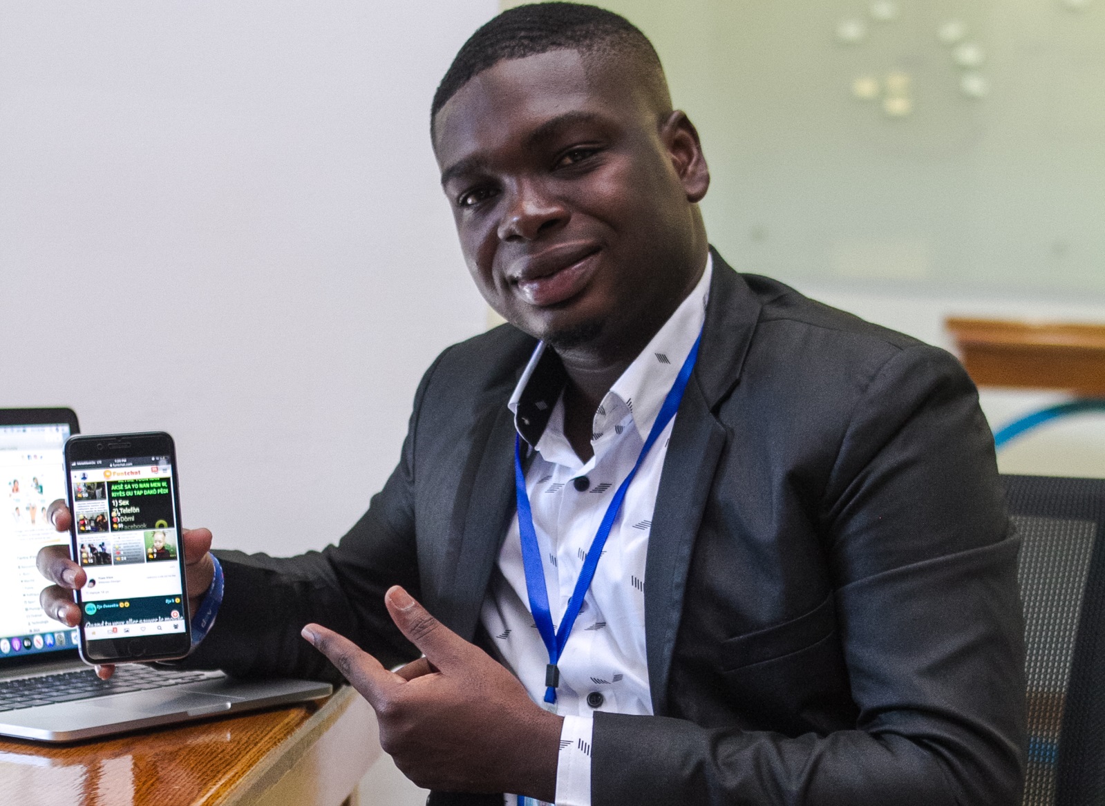 Appolon Guy Alain: Diseñador web de referencia en Haití