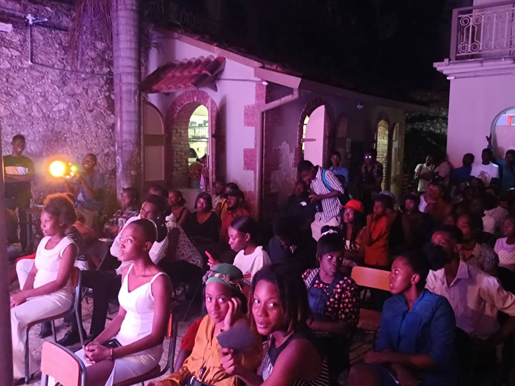 Plume en Quest: Celebración de las mujeres haitianas en la Alianza Francesa de Jacmel.